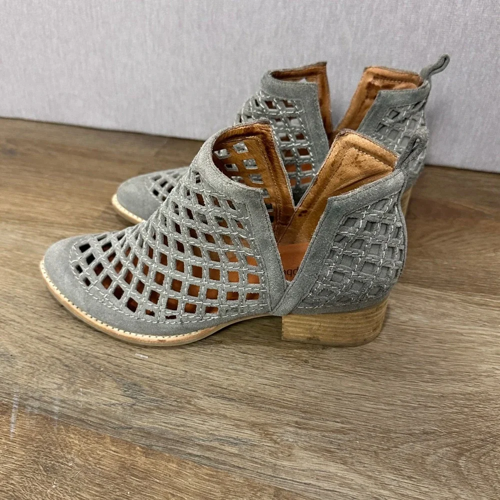 Jeffrey Campbell Taggart Ankle Boots Grey Suede Laser‎ Cut Block Heel Size 8